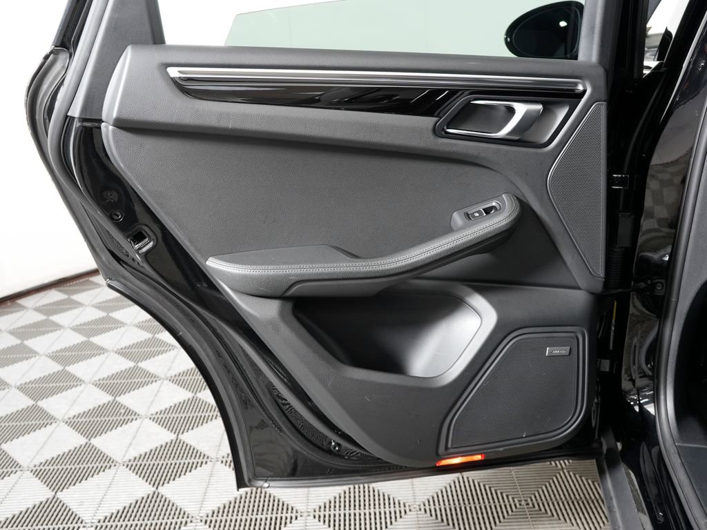 Certified 2019 Porsche Macan S image 36