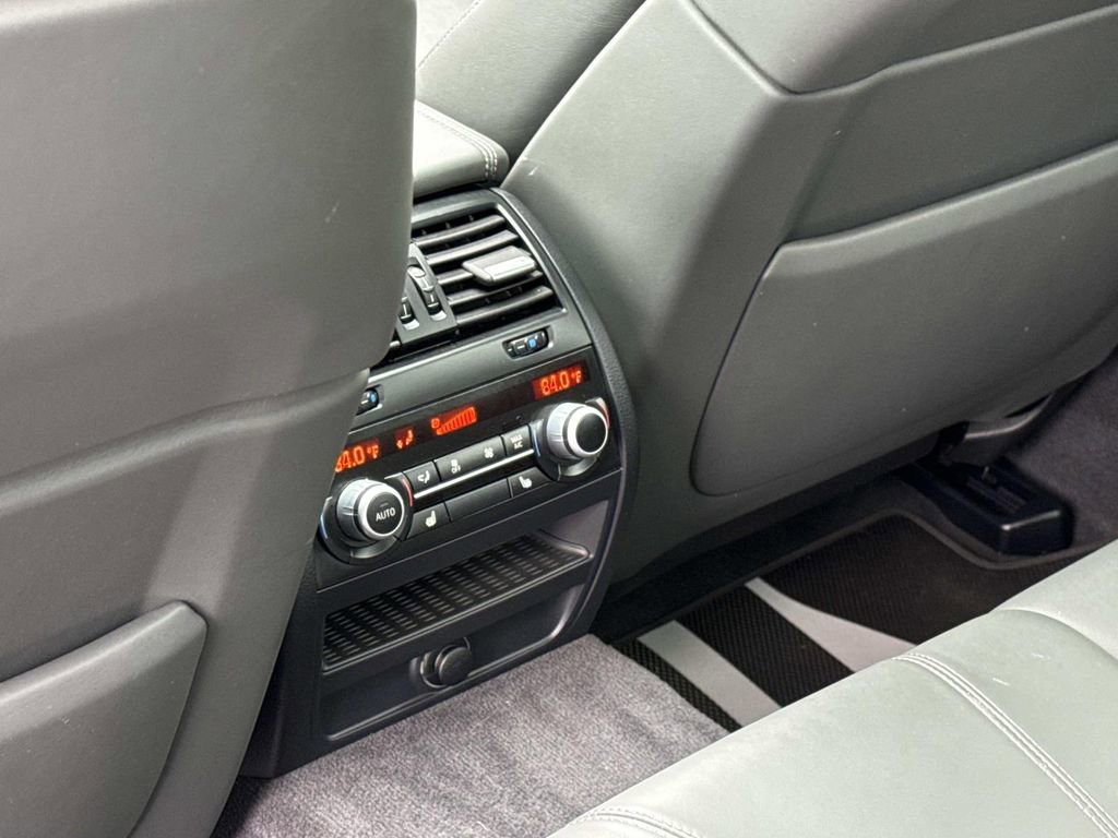 Used 2013 BMW M5 RWD image 36