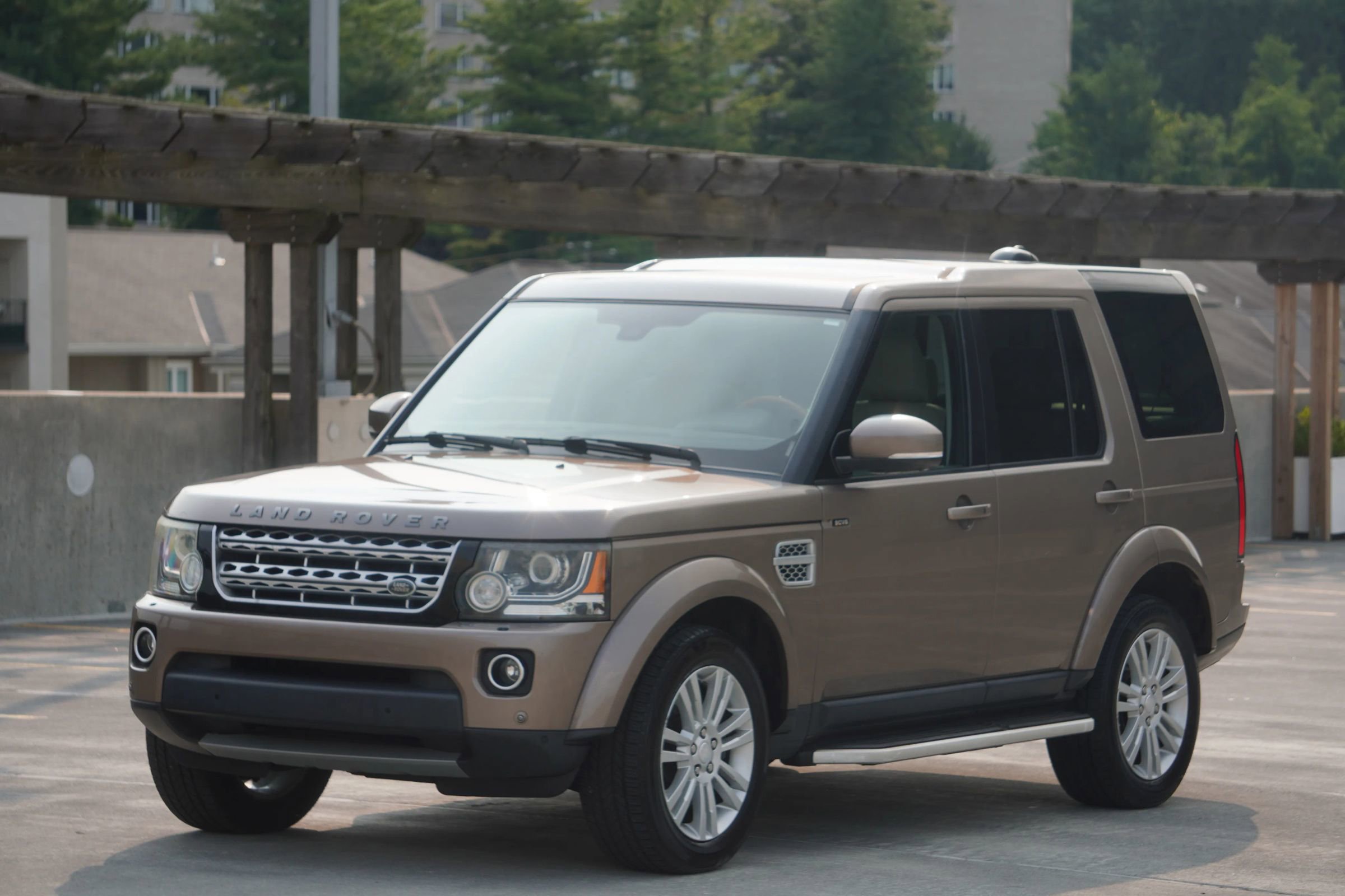 Used 2015 Land Rover LR4 HSE LUX image 13