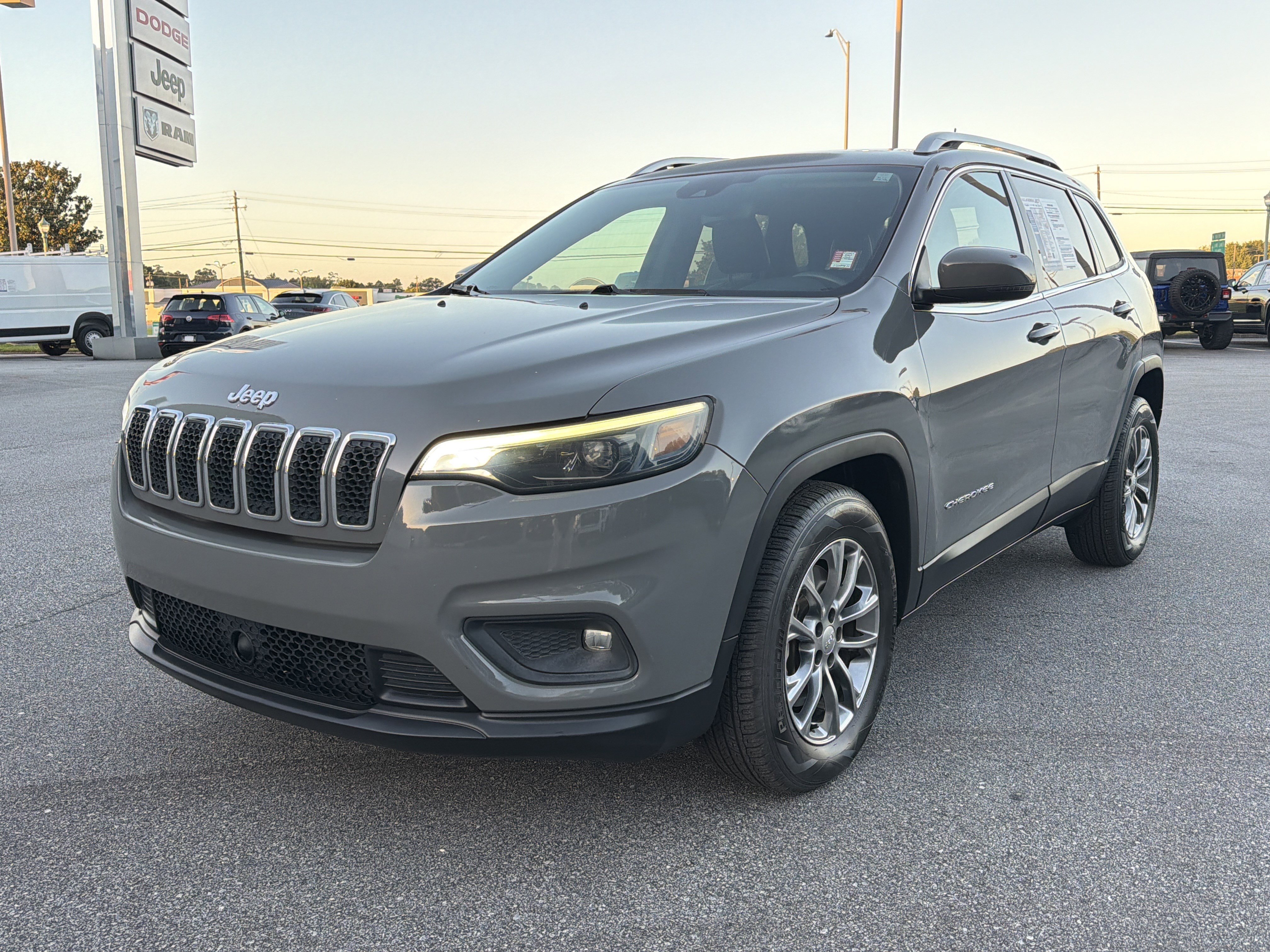 Used 2021 Jeep Cherokee Latitude Lux w/ Sun & Sound Group video 2