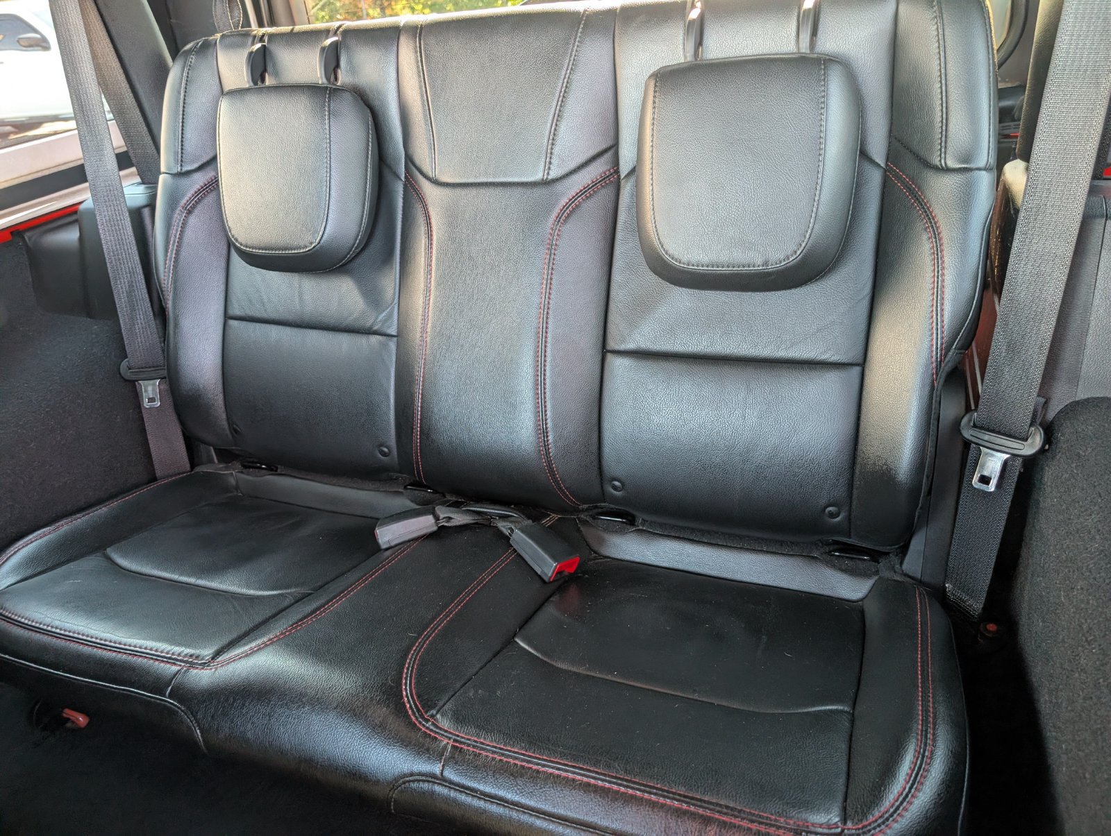 Used 2018 Jeep Wrangler Rubicon AWD/4WD image 16