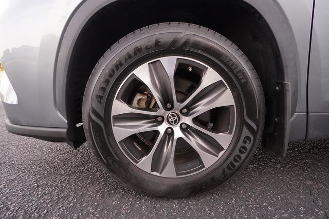 Used 2022 Toyota Highlander XLE image 42