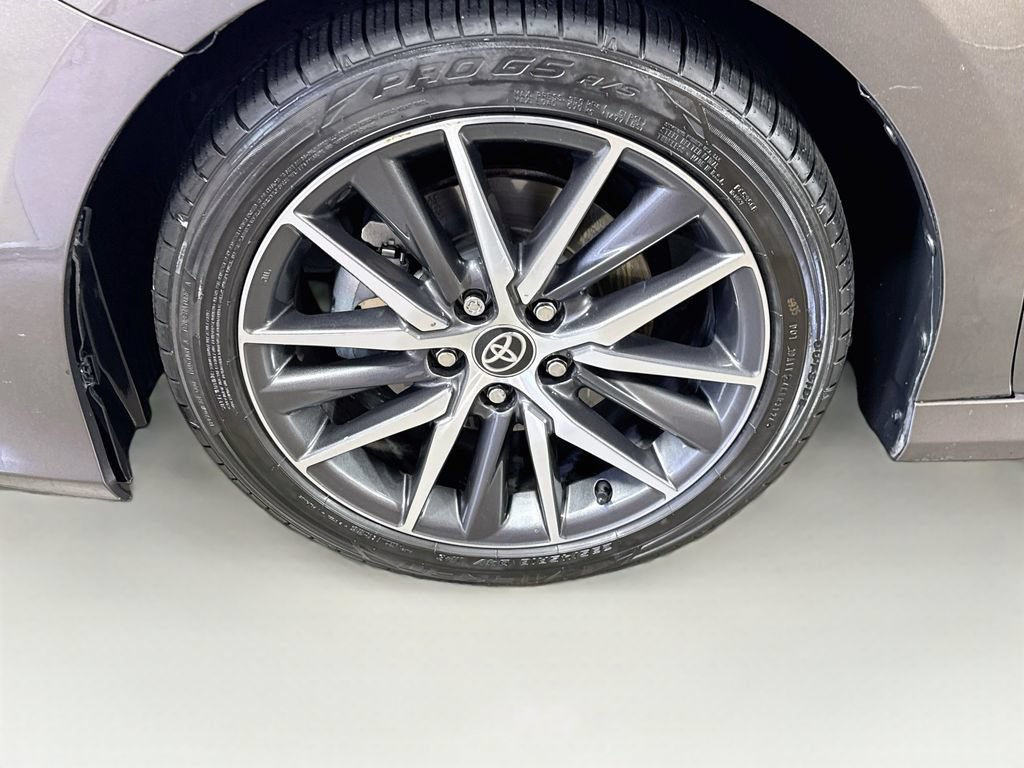 Used 2021 Toyota Camry XLE FWD image 39