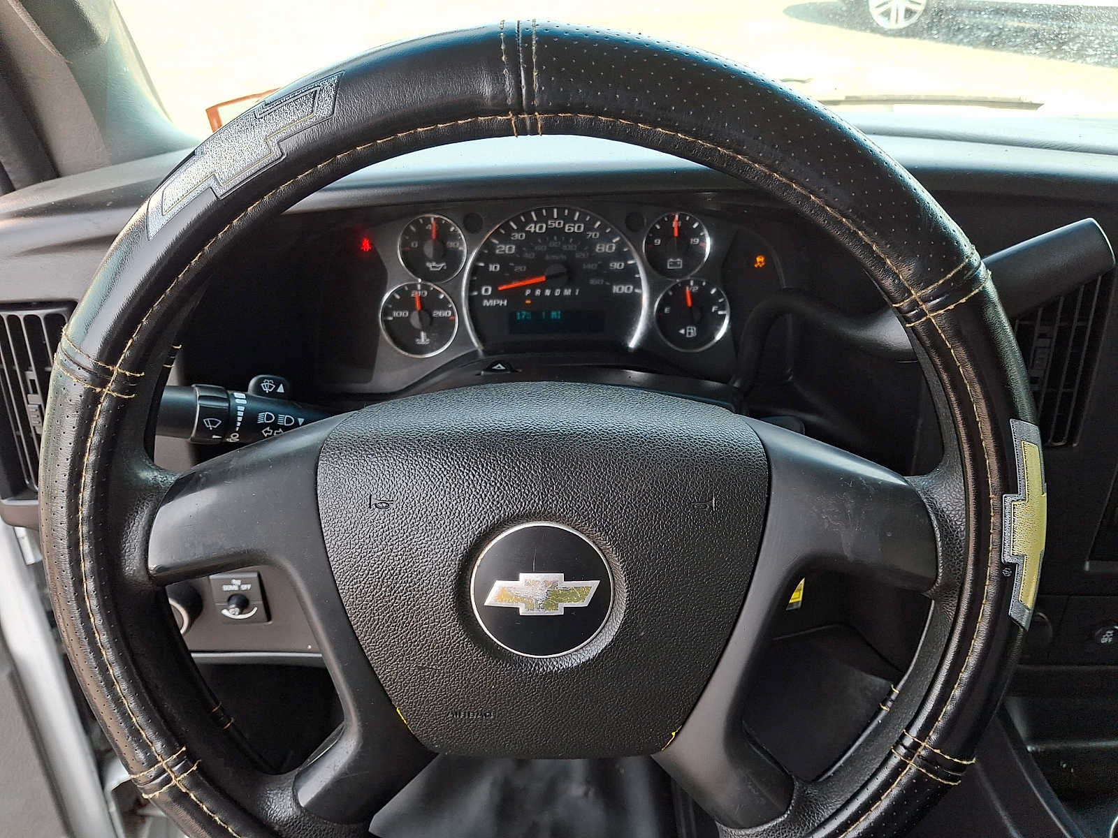 Used 2016 Chevrolet Express 3500 RWD image 16