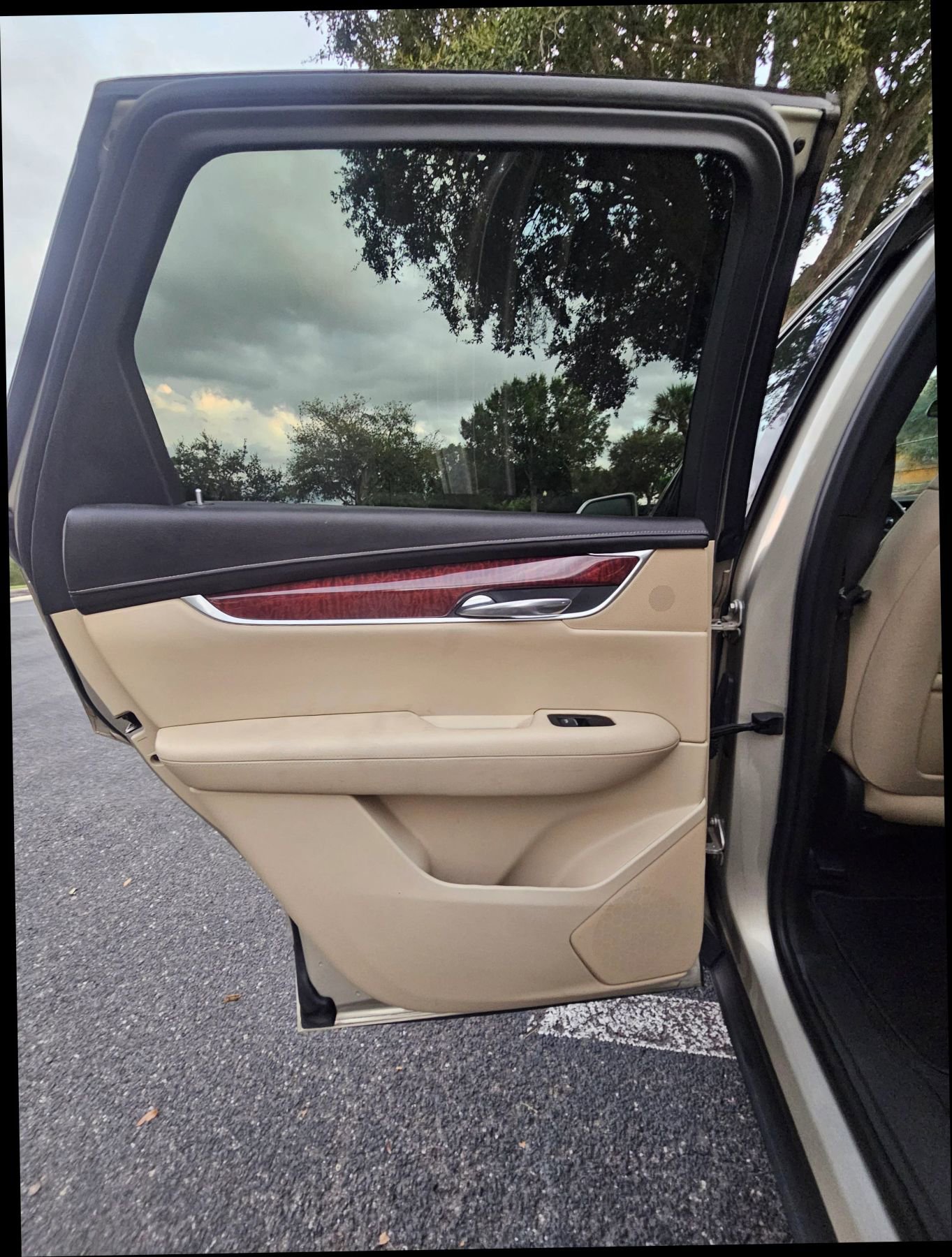 Used 2017 Cadillac XT5 Luxury w/ Driver Awareness Package image 23