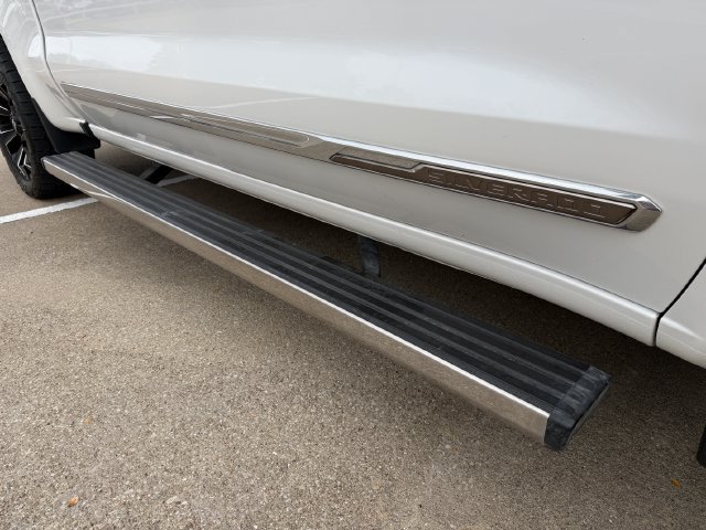 Used 2022 Chevrolet Silverado 1500 High Country w/ High Country Premium Package AWD/4WD image 9