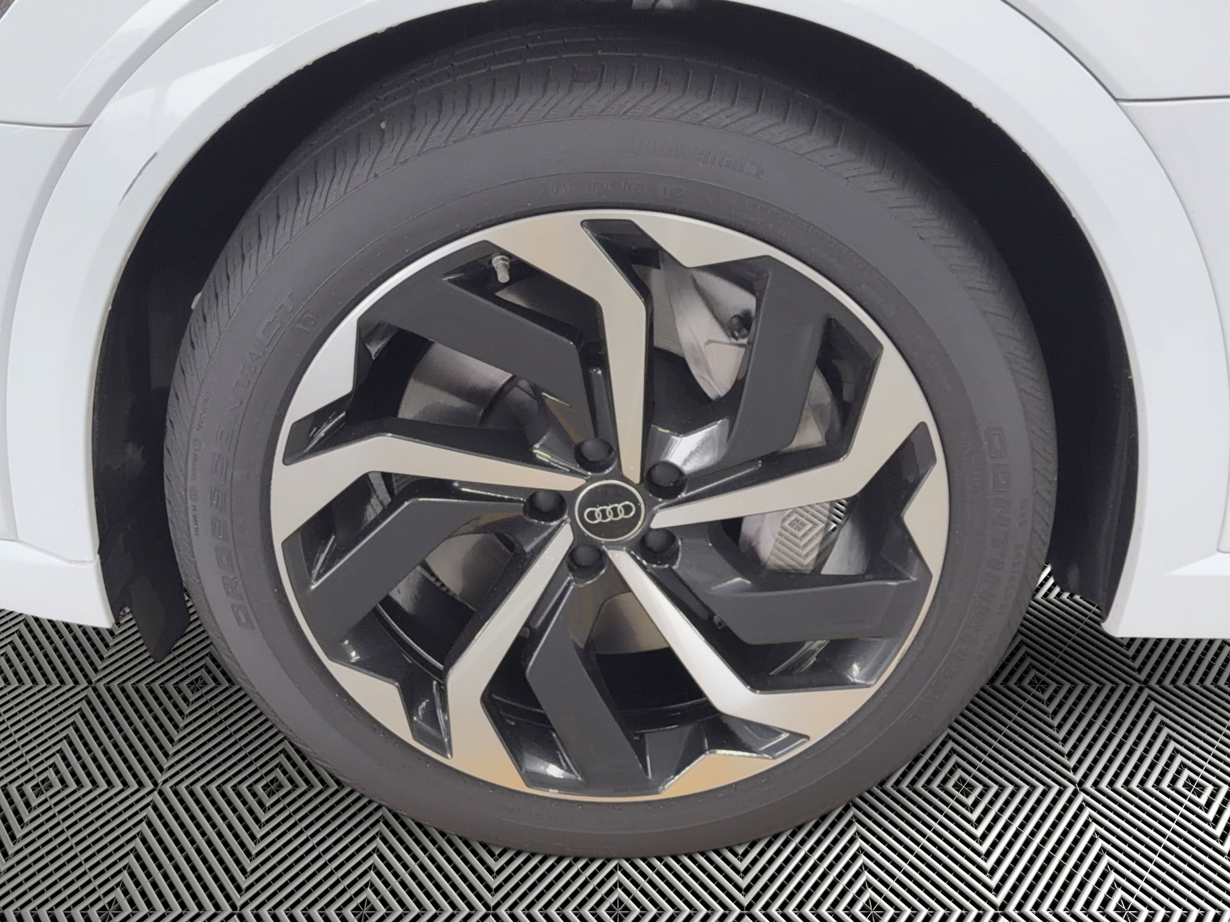 Used 2024 Audi Q8 e-tron Premium Plus AWD/4WD image 12