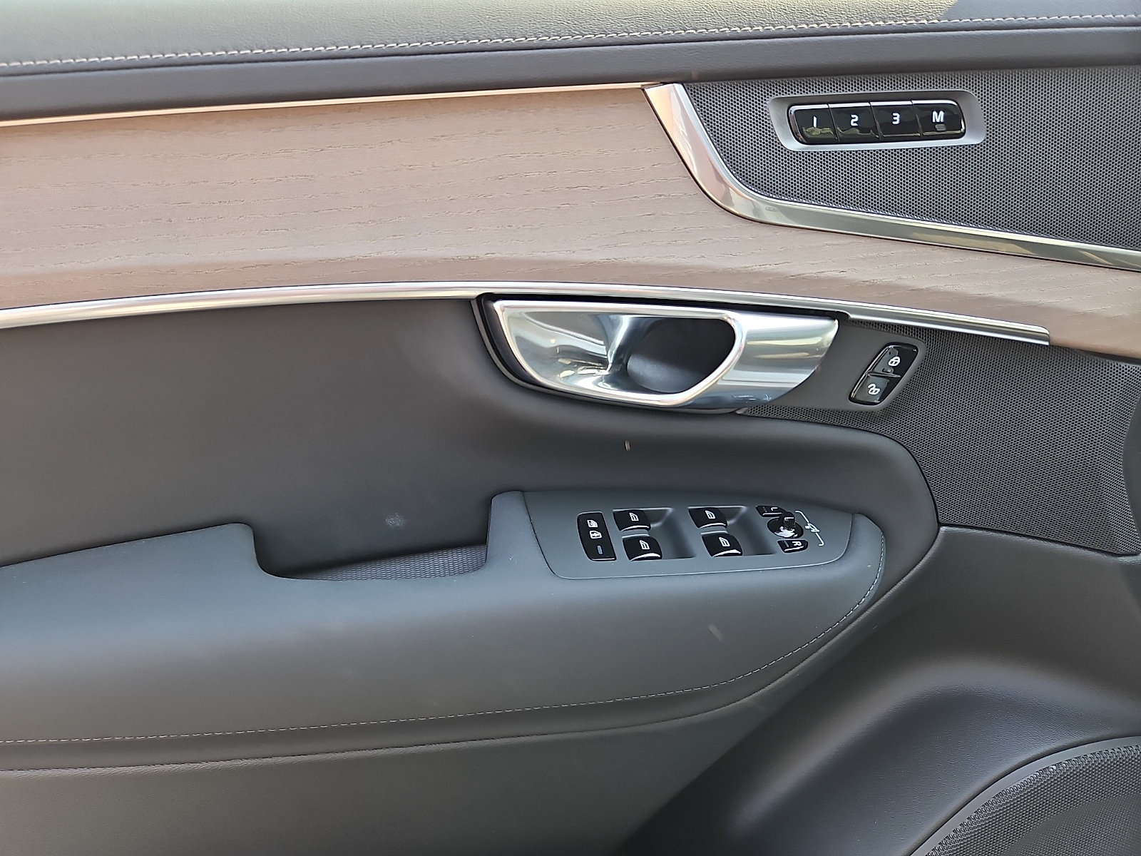 New 2026 Volvo XC90 B5 Core AWD/4WD image 10