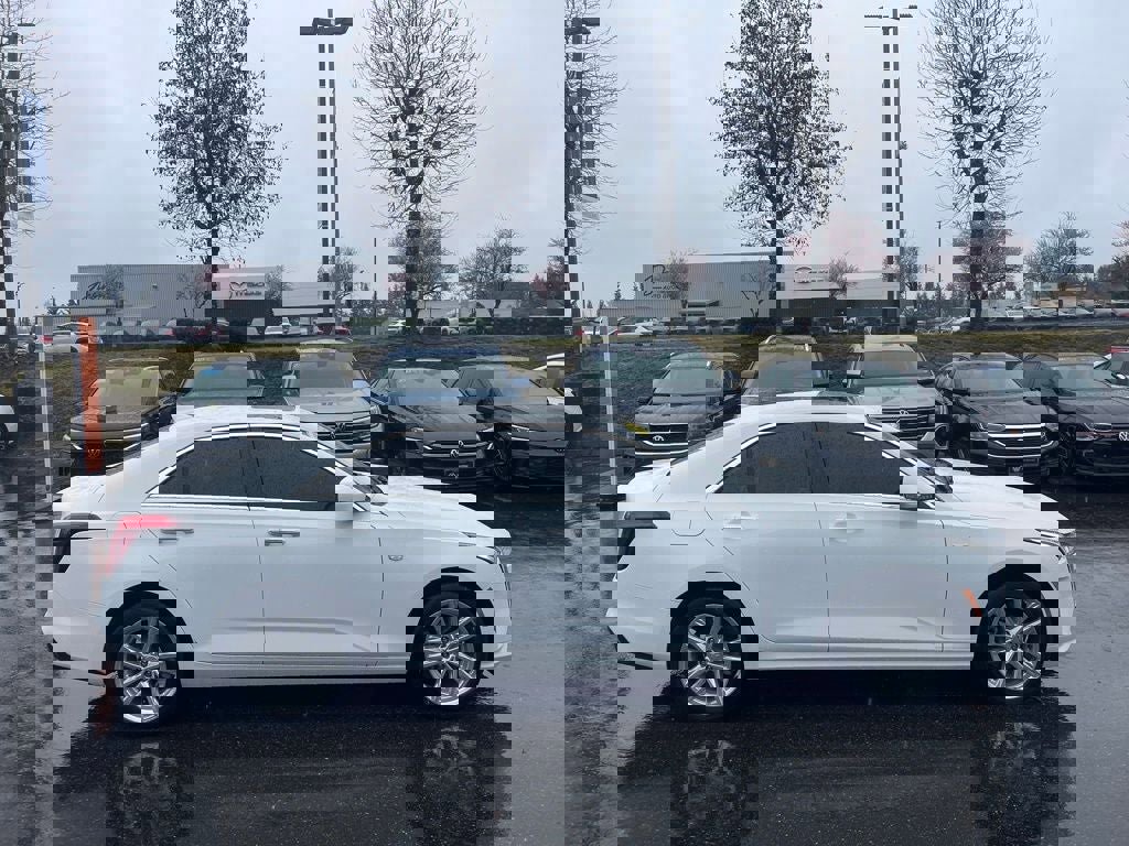 Used 2025 Cadillac CT4 Luxury image 2