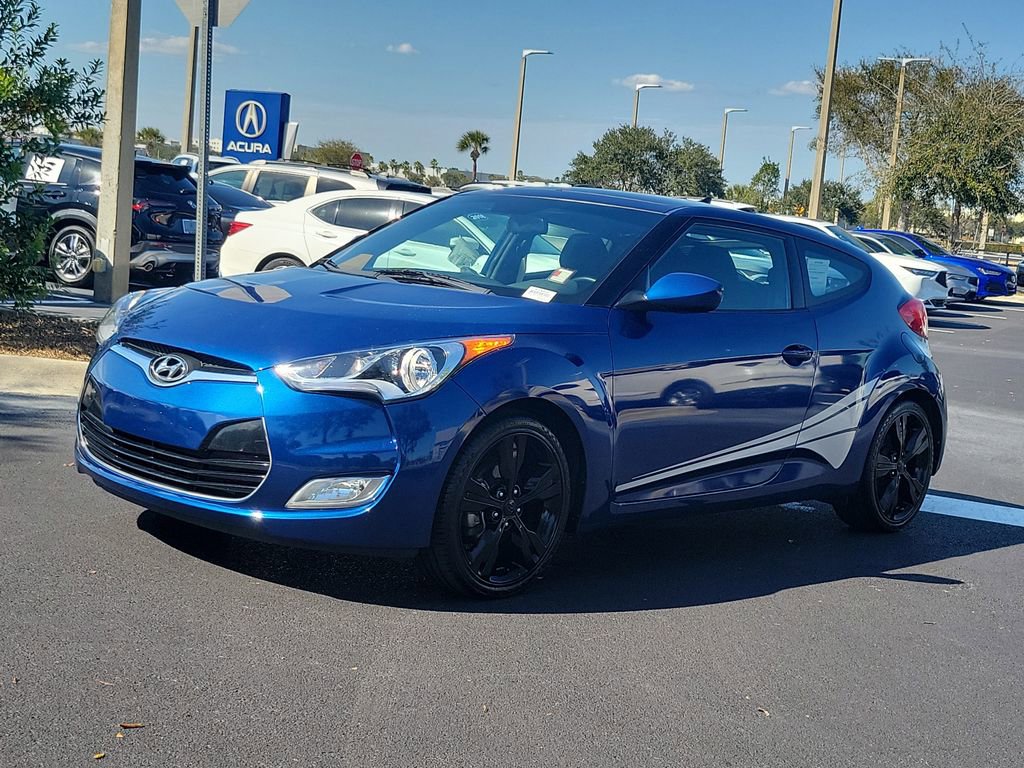Used 2017 Hyundai Veloster Value Edition w/ Graphic Package (Lower Body) image 3