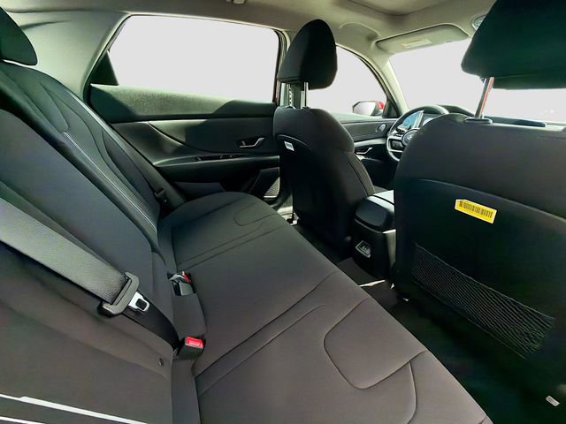 Certified 2025 Hyundai Elantra SEL FWD image 25