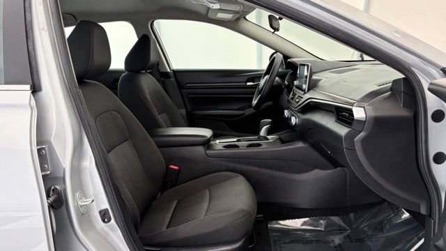 Used 2025 Nissan Altima 2.5 SV FWD image 19