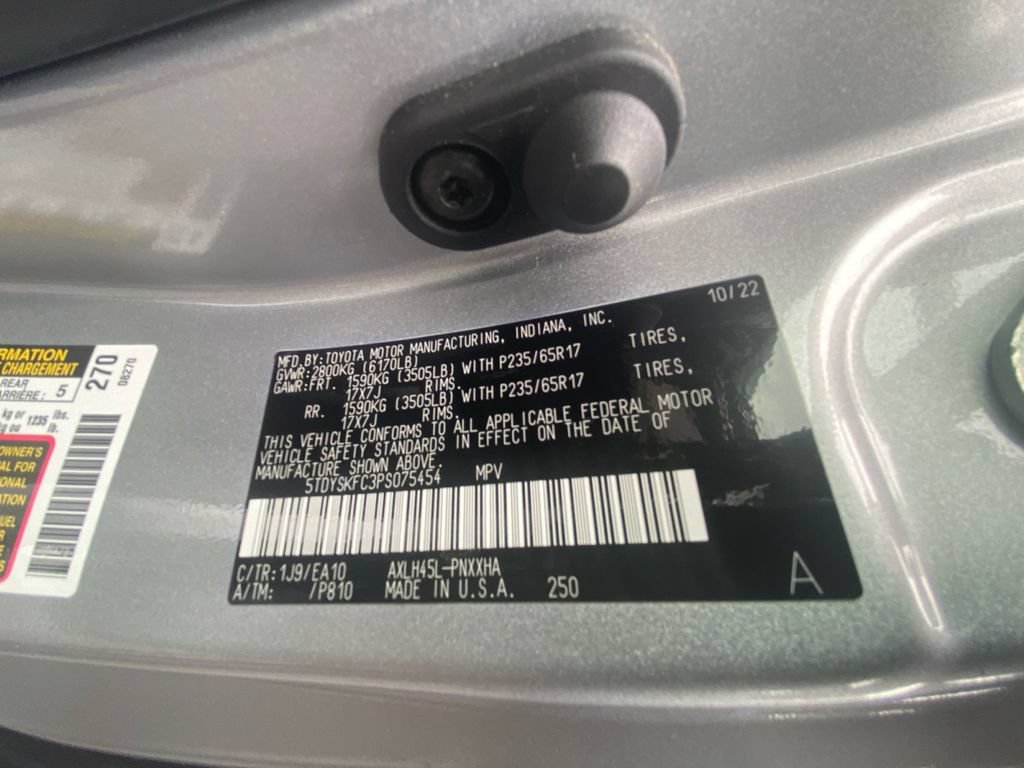 Used 2023 Toyota Sienna XLE AWD/4WD image 27