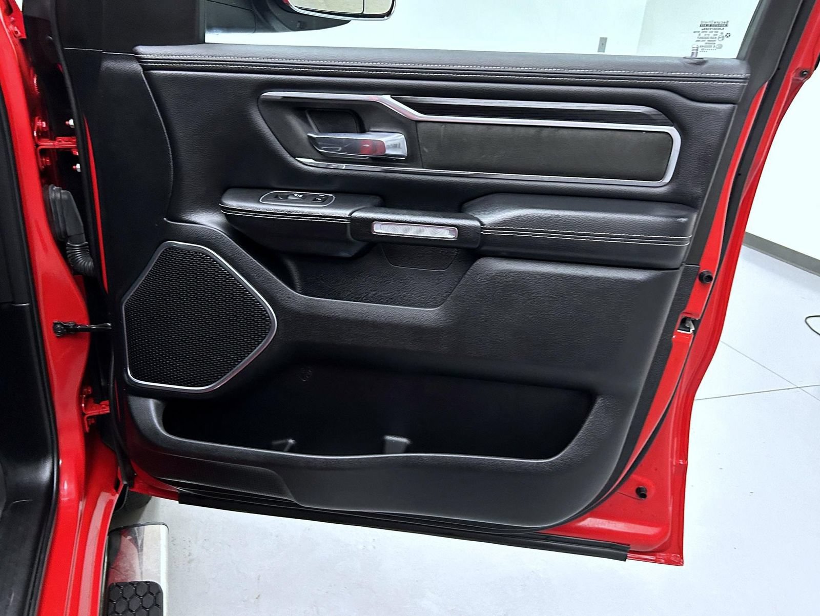 Used 2023 RAM 1500 Laramie AWD/4WD image 16