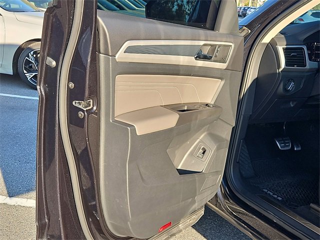 Used 2022 Volkswagen Atlas SEL Premium image 19