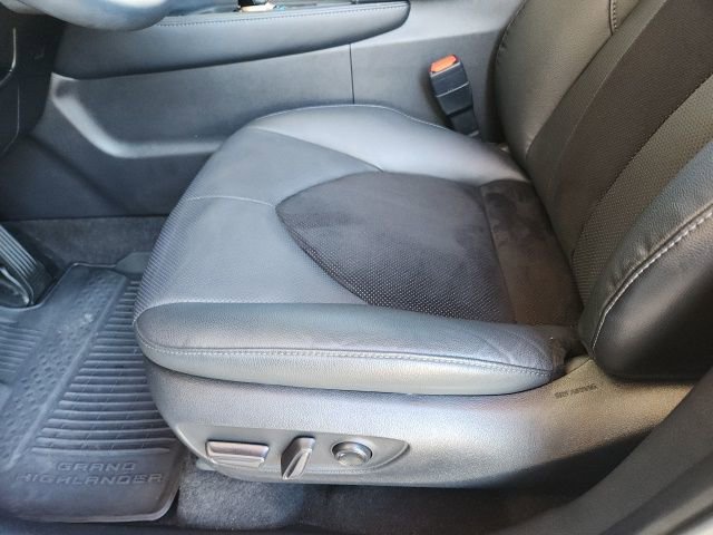 Used 2024 Toyota Grand Highlander AWD Hybrid image 16