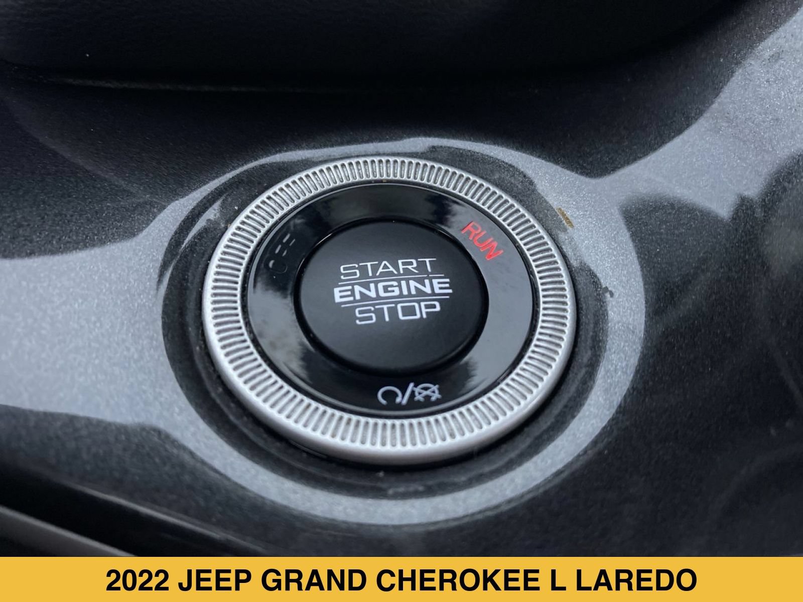 Used 2022 Jeep Grand Cherokee L Laredo w/ Luxury Tech Group I AWD/4WD image 8