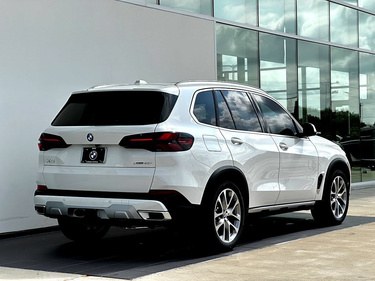New 2026 BMW X5 xDrive40i AWD/4WD image 4