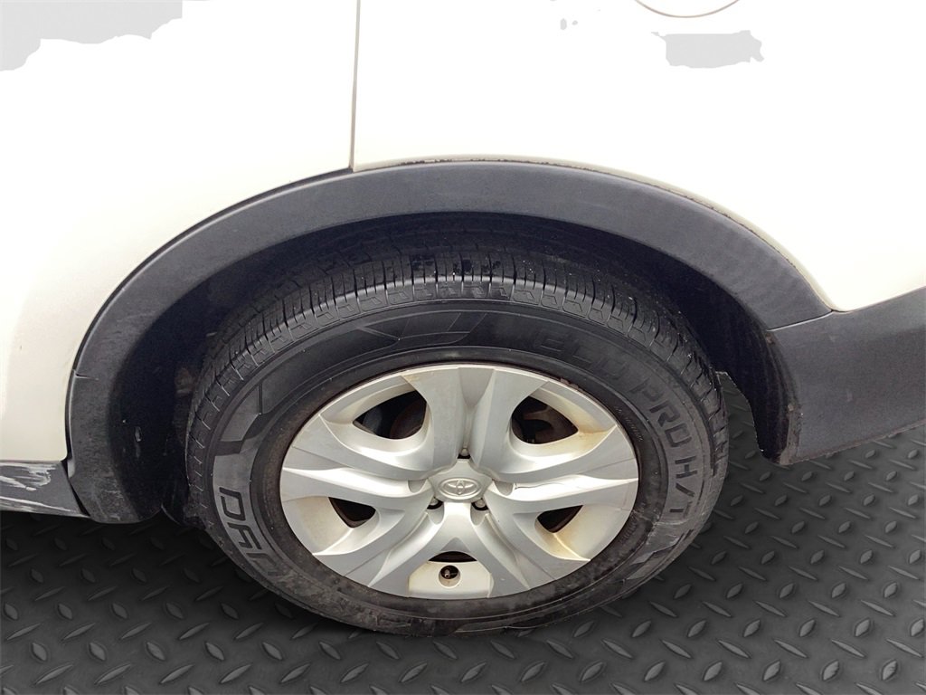 Used 2015 Toyota RAV4 LE image 33