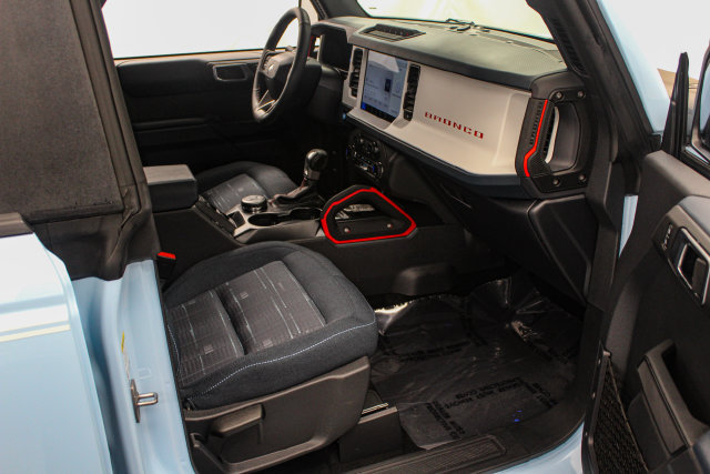 Used 2025 Ford Bronco Heritage Edition AWD/4WD image 17