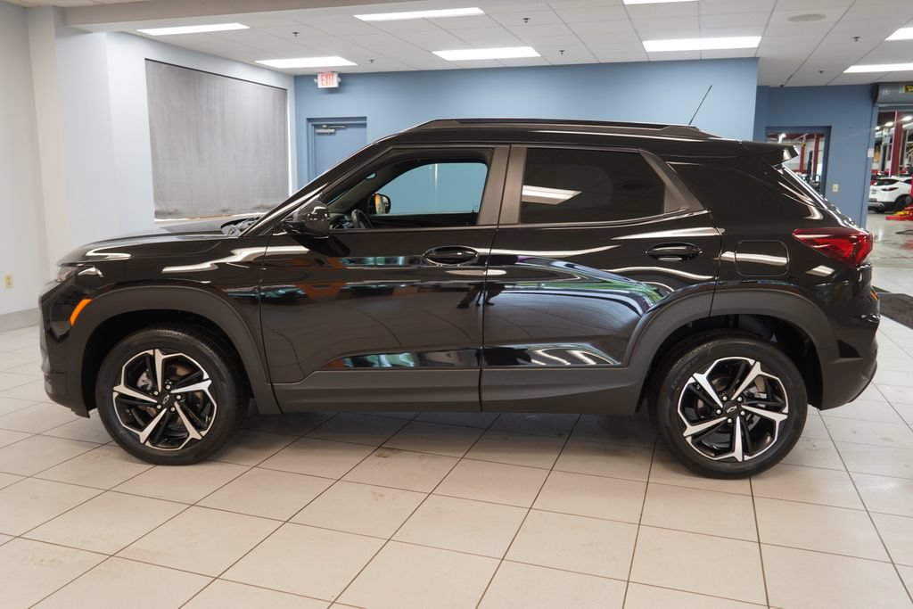 Certified 2023 Chevrolet TrailBlazer RS w/ Convenience Package AWD/4WD image 2