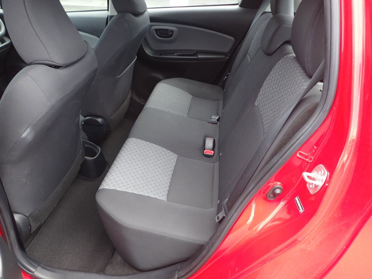 Used 2015 Toyota Yaris L FWD image 10