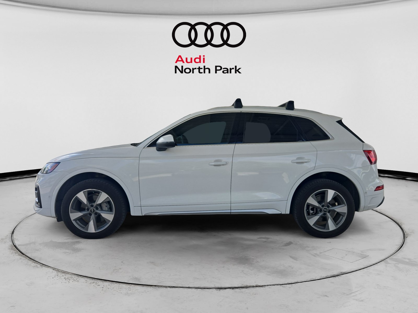 Used 2023 Audi Q5 Prestige w/ Prestige Package AWD/4WD image 2