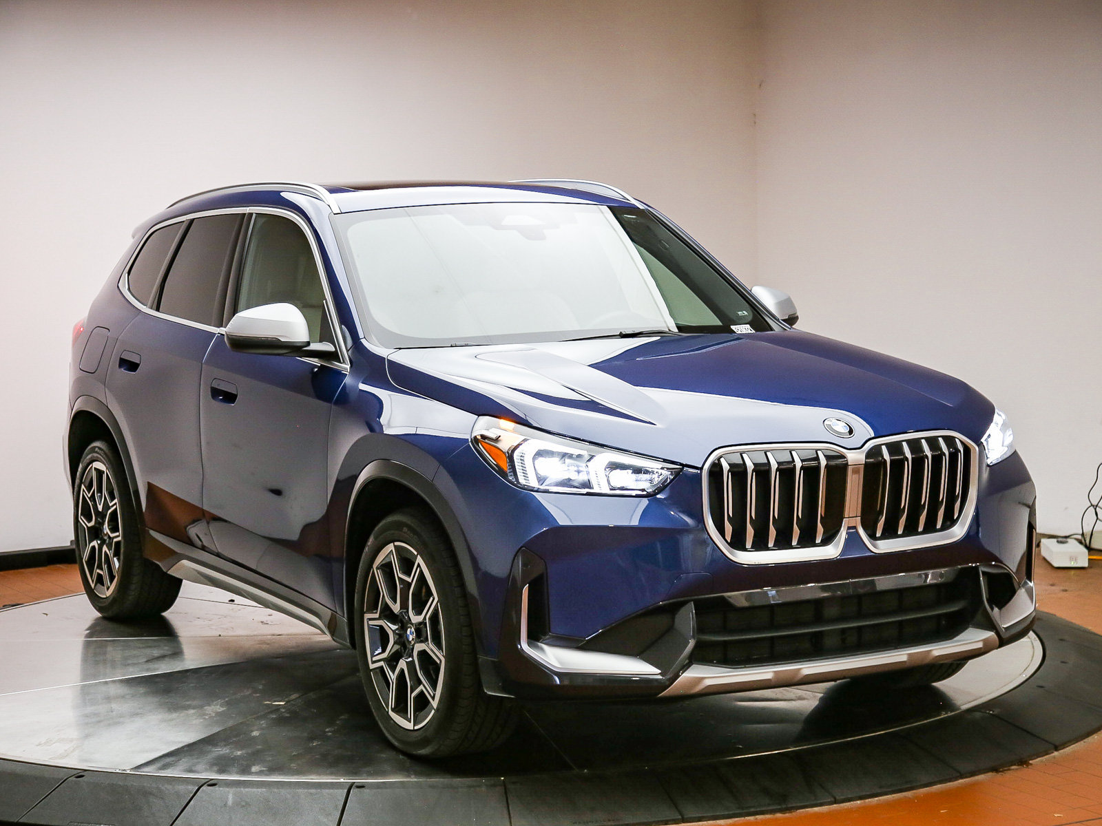 Certified 2024 BMW X1 xDrive28i w/ Convenience Package AWD/4WD image 3