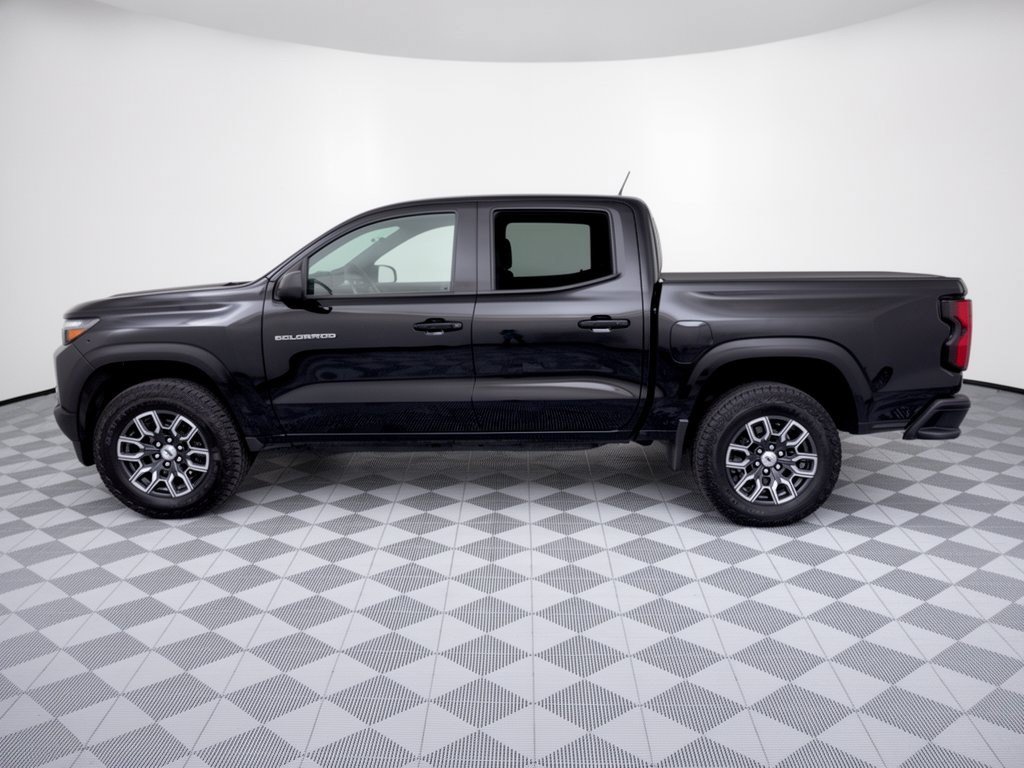 Used 2025 Chevrolet Colorado Z71 AWD/4WD image 2