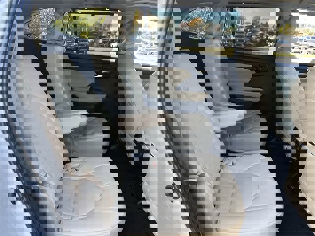 Used 2023 Toyota Highlander XLE image 32