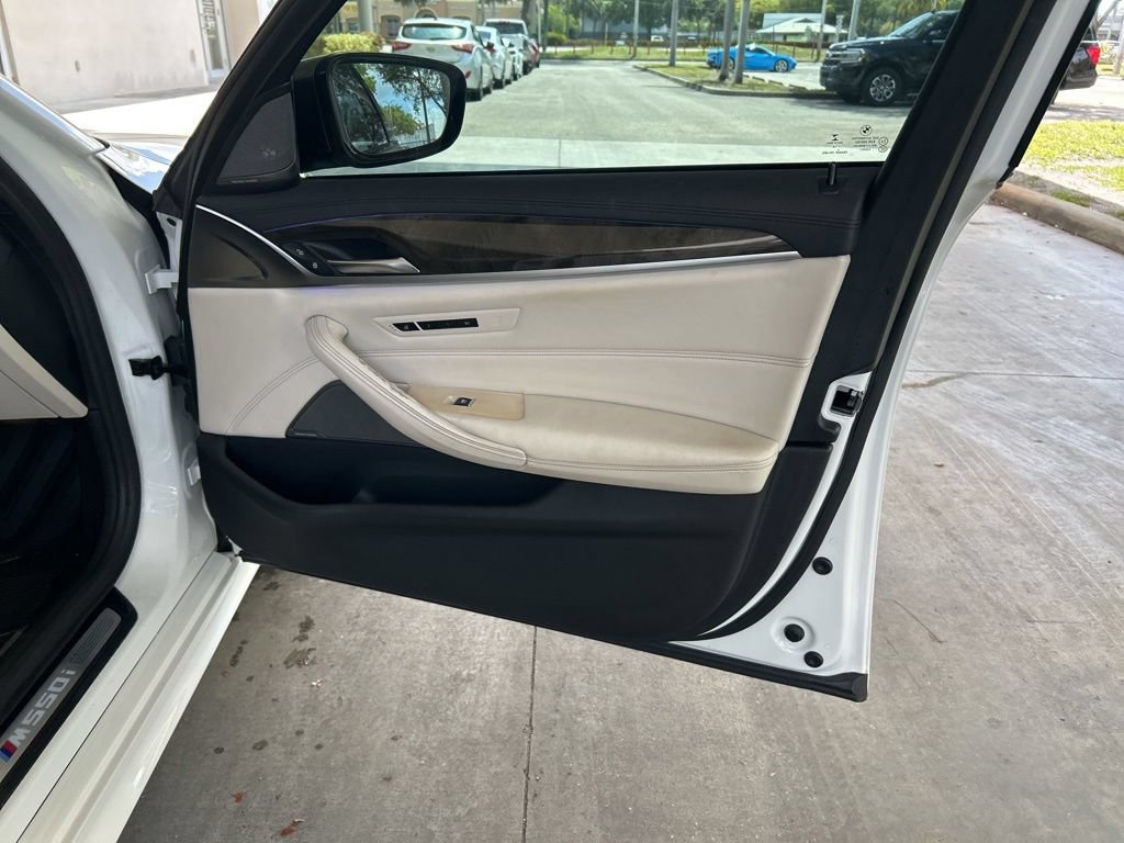 Used 2019 BMW M550i xDrive w/ Dynamic Handling Package AWD/4WD image 29