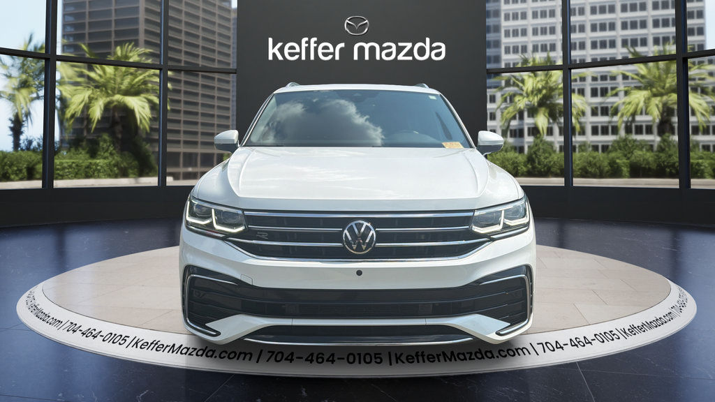 Used 2022 Volkswagen Tiguan SEL R-Line AWD/4WD image 2