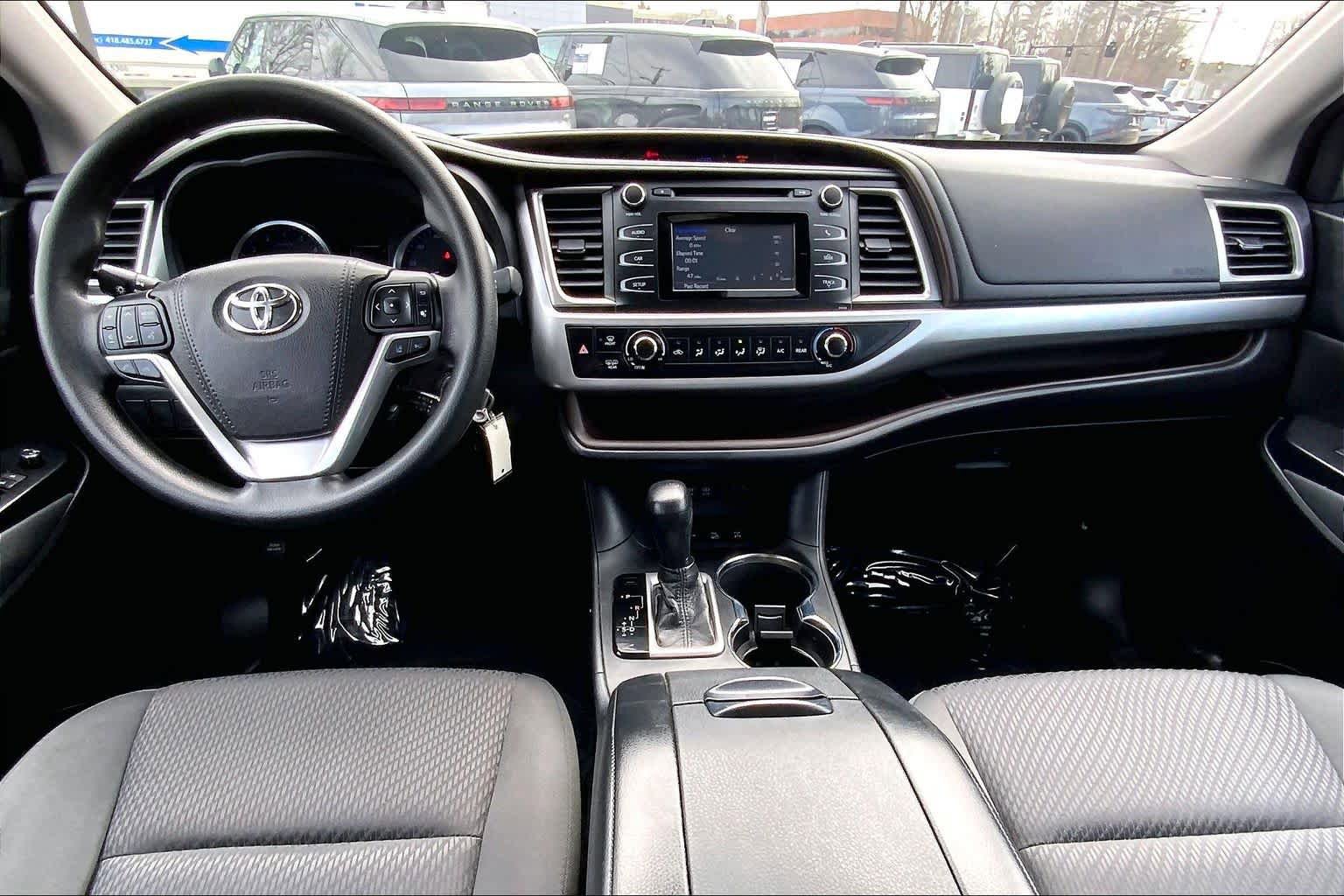 Used 2018 Toyota Highlander LE AWD/4WD image 15