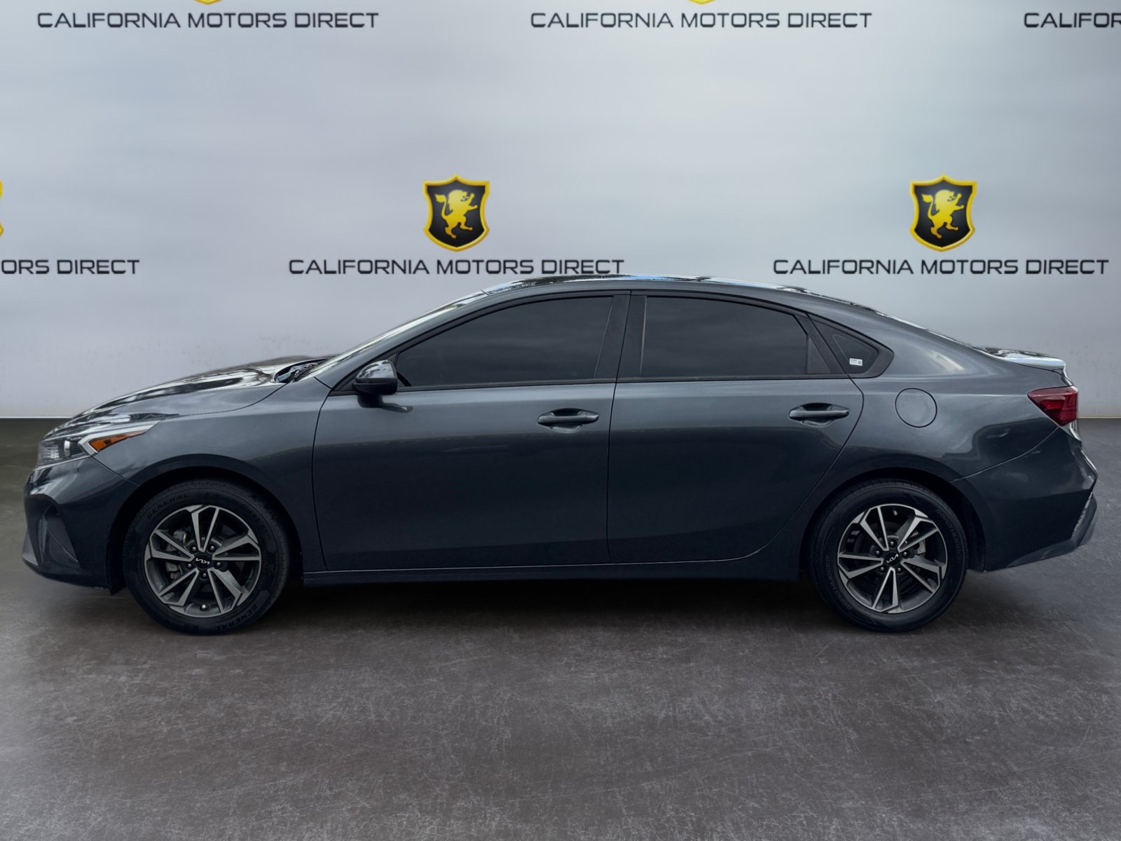 Used 2022 Kia Forte LXS FWD image 2