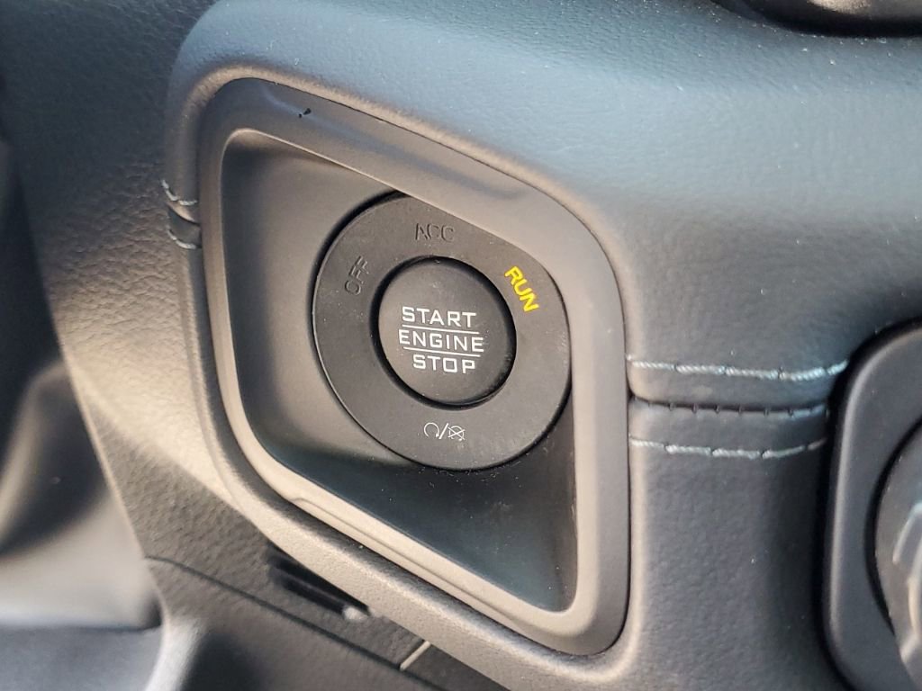 Used 2025 Jeep Wrangler Unlimited Sahara w/ Safety Group image 17