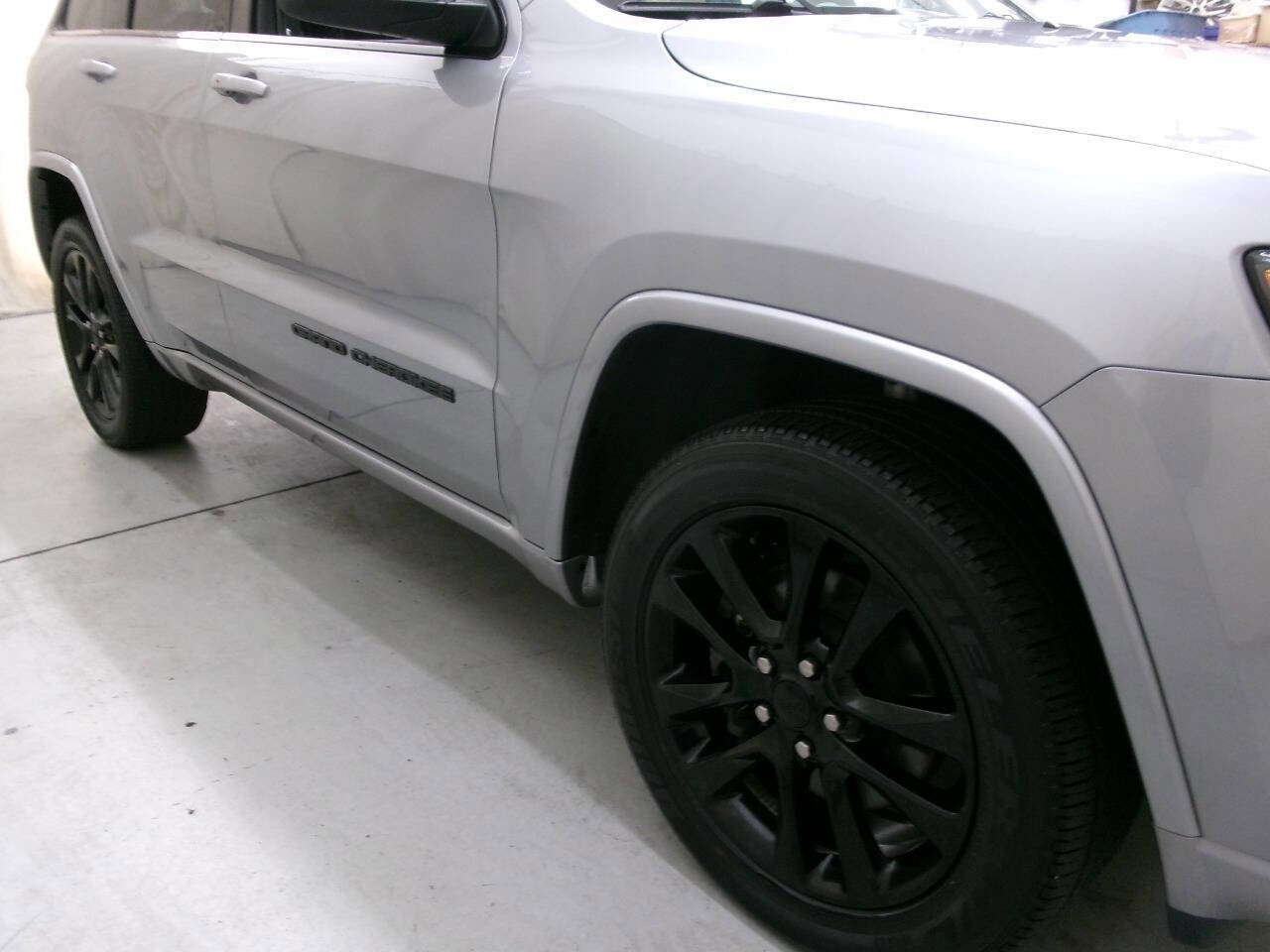 Used 2021 Jeep Grand Cherokee Laredo X image 8