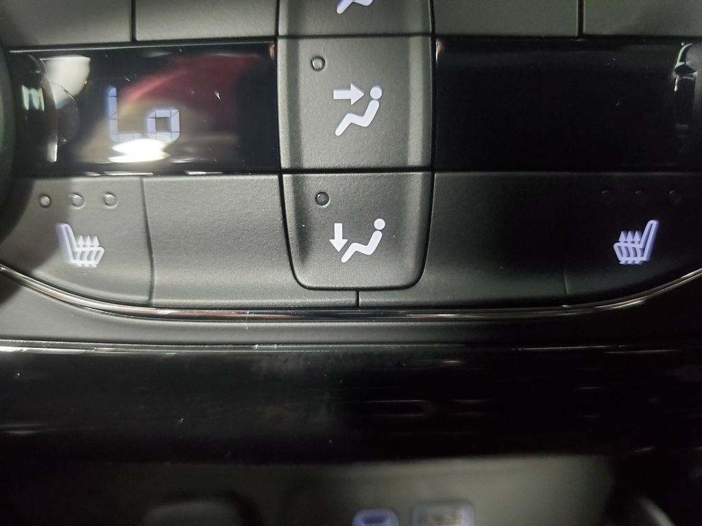 New 2026 Chevrolet Trax RS w/ Sunroof Package FWD image 24