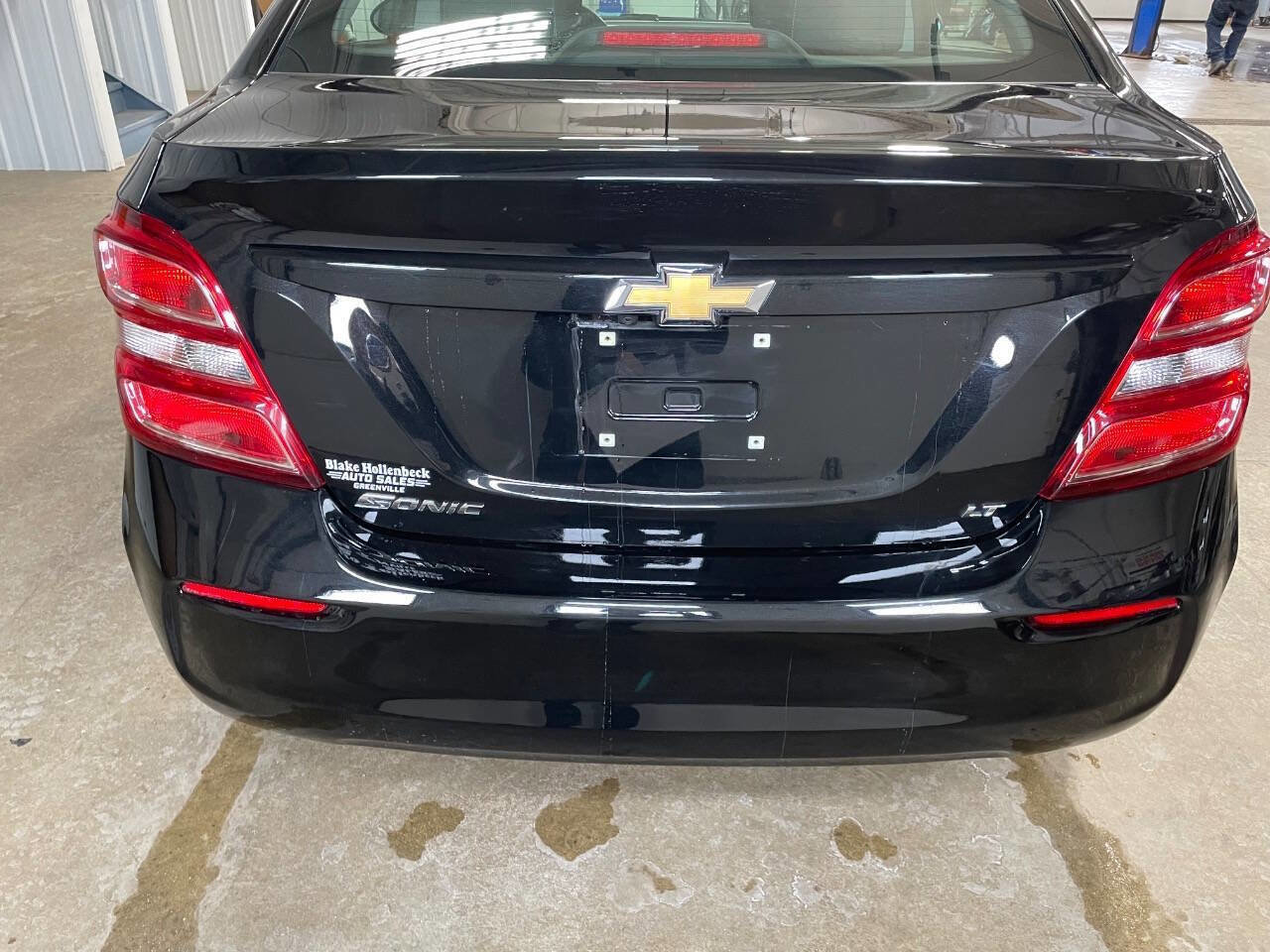 Used 2017 Chevrolet Sonic LT image 2