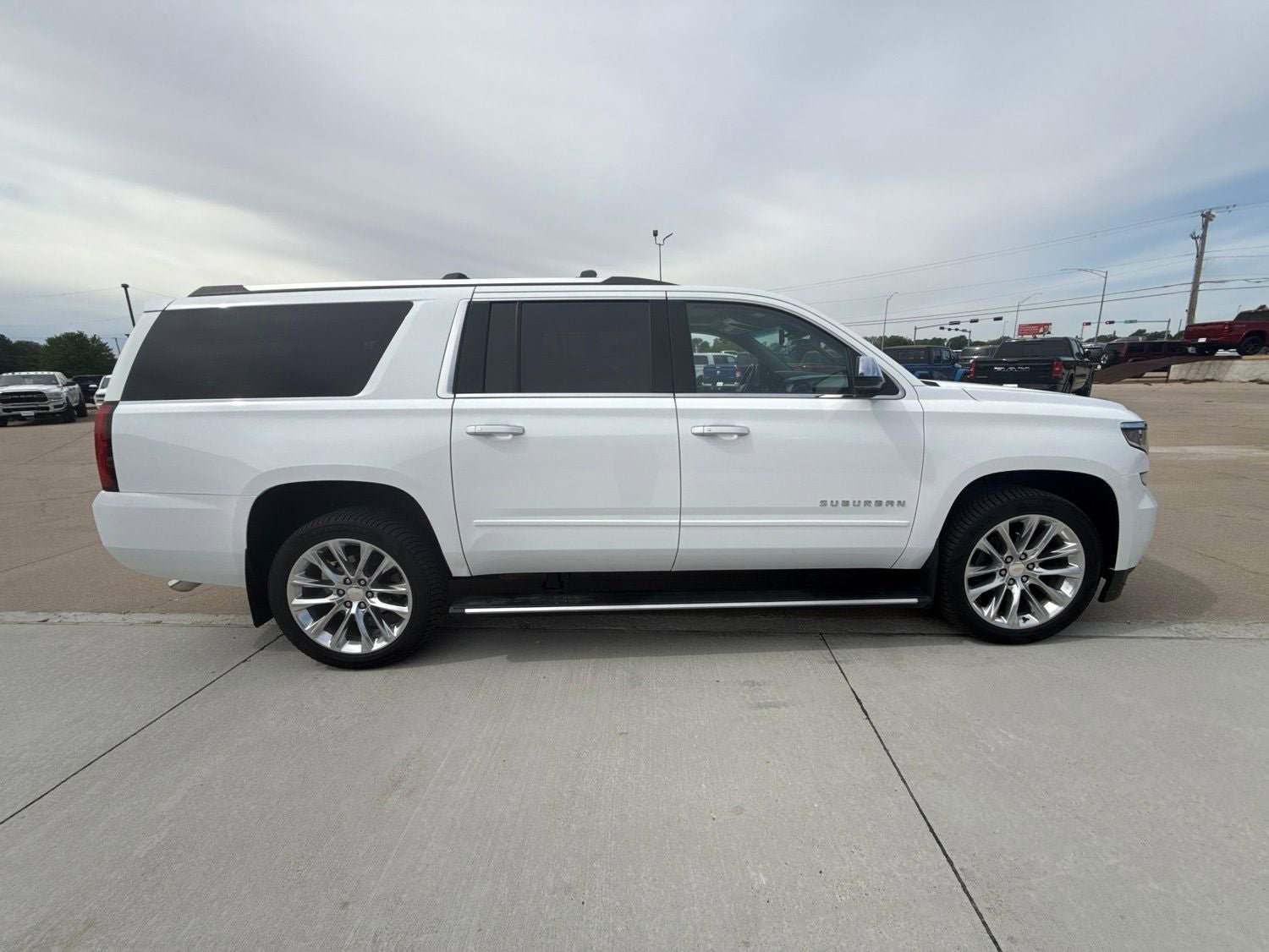 Used 2019 Chevrolet Suburban Premier w/ Premier Plus Edition AWD/4WD image 9