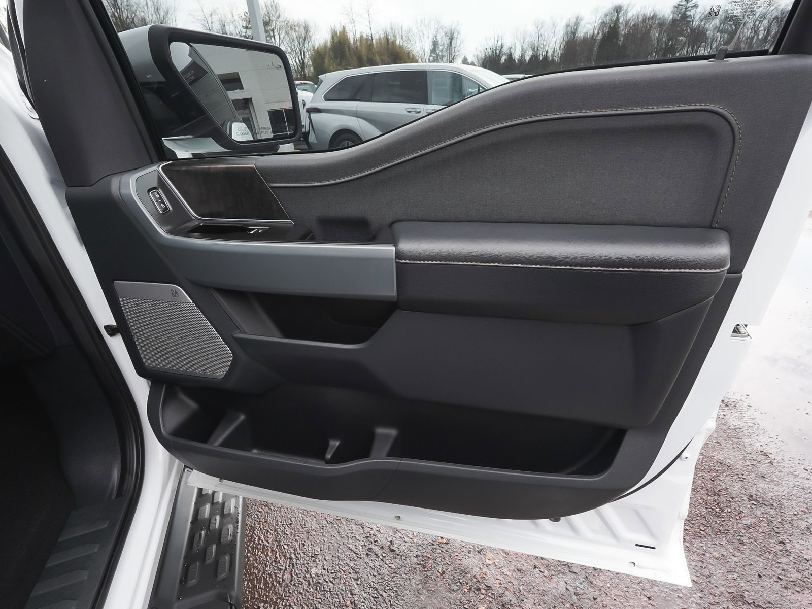 Used 2023 Ford F150 Lightning Lariat image 14