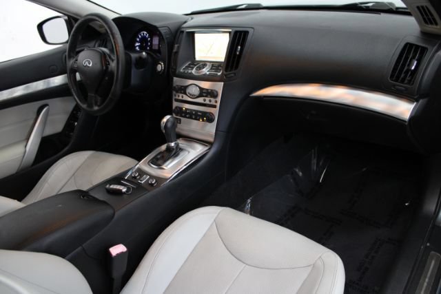 Used 2015 INFINITI Q60 Convertible w/ Premium Package RWD image 24