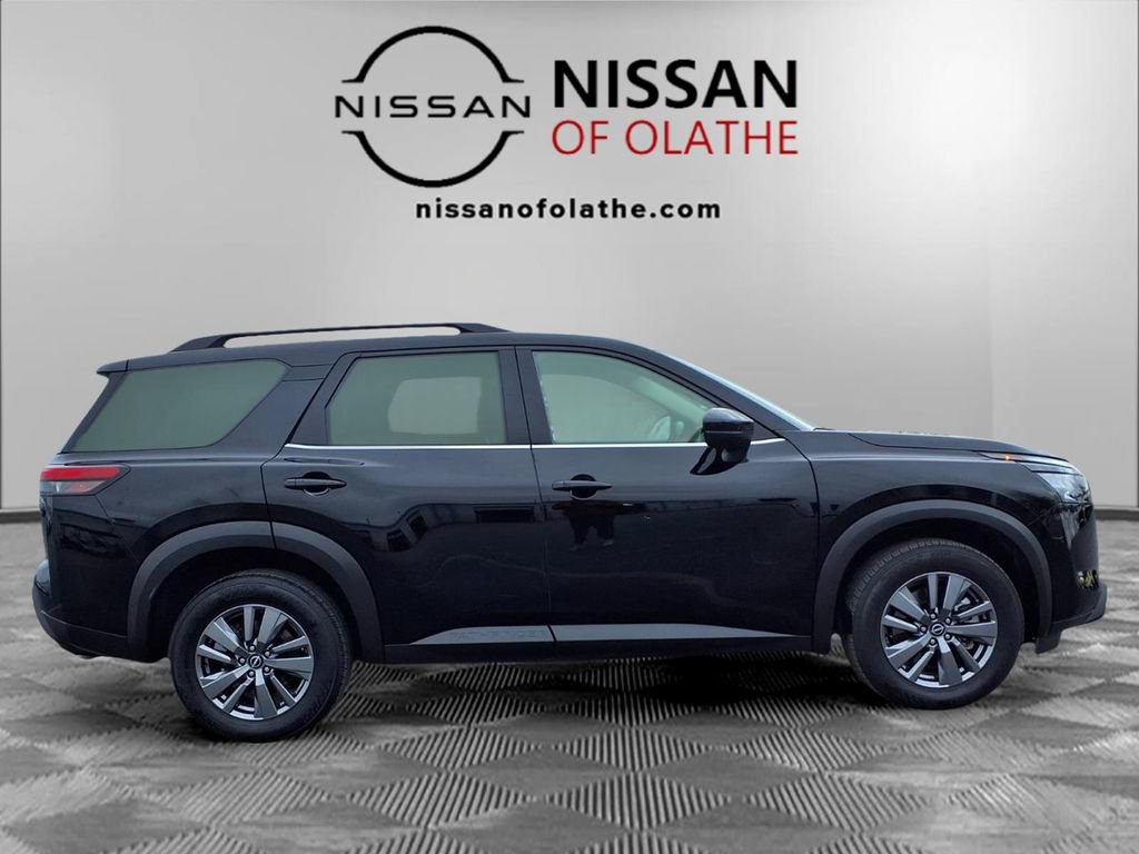 Used 2025 Nissan Pathfinder SV image 28