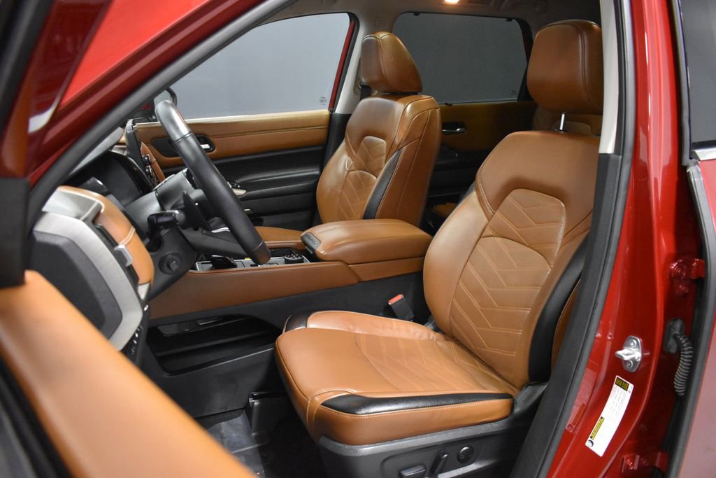Used 2023 Nissan Pathfinder Platinum image 5
