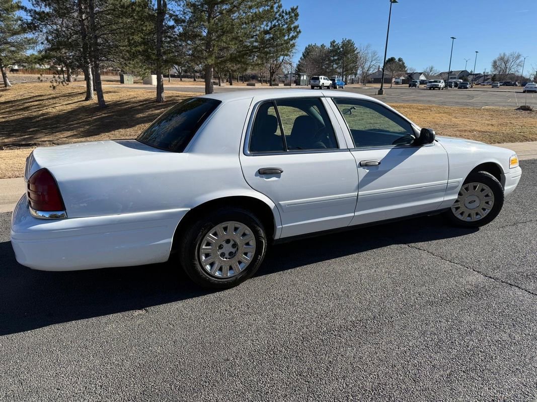 Used 2008 Ford Crown Victoria image 4