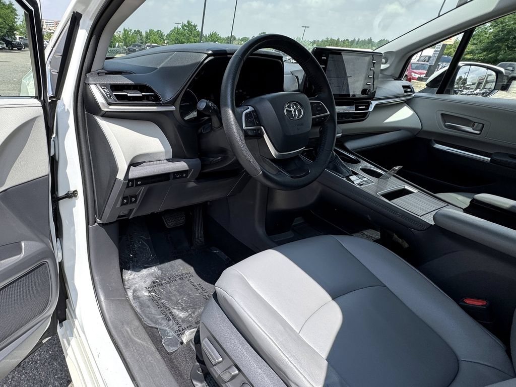 Used 2021 Toyota Sienna XLE w/ XLE Plus Package AWD/4WD image 23