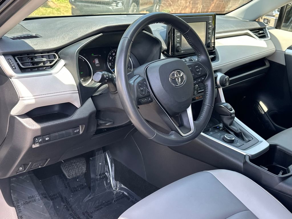 Used 2022 Toyota RAV4 XLE Premium image 19