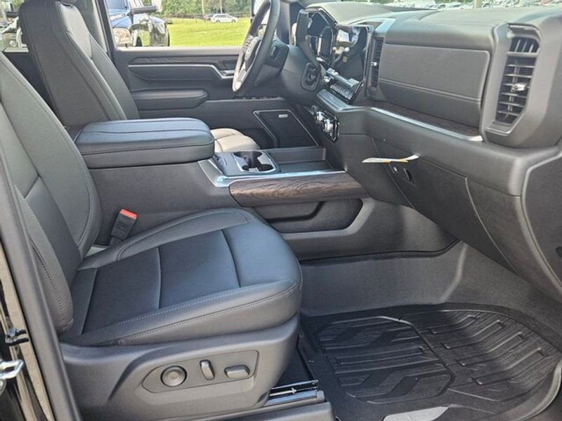 New 2026 GMC Sierra 2500 SLT w/ SLT Premium Package image 15