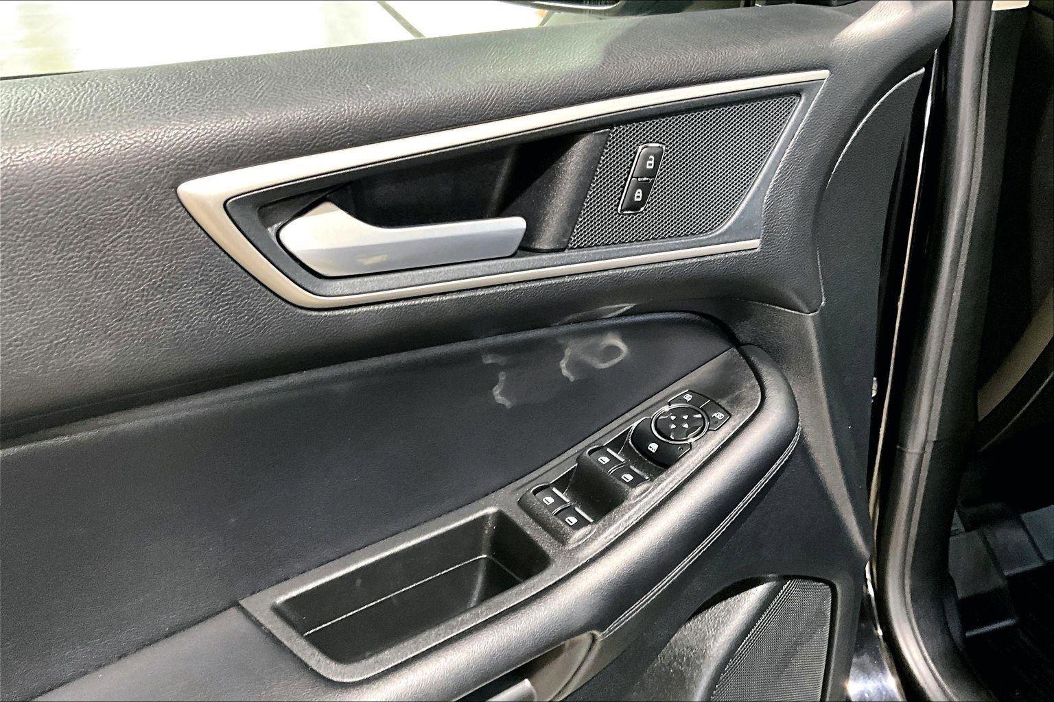 Used 2024 Ford Edge SEL w/ Convenience Package image 35