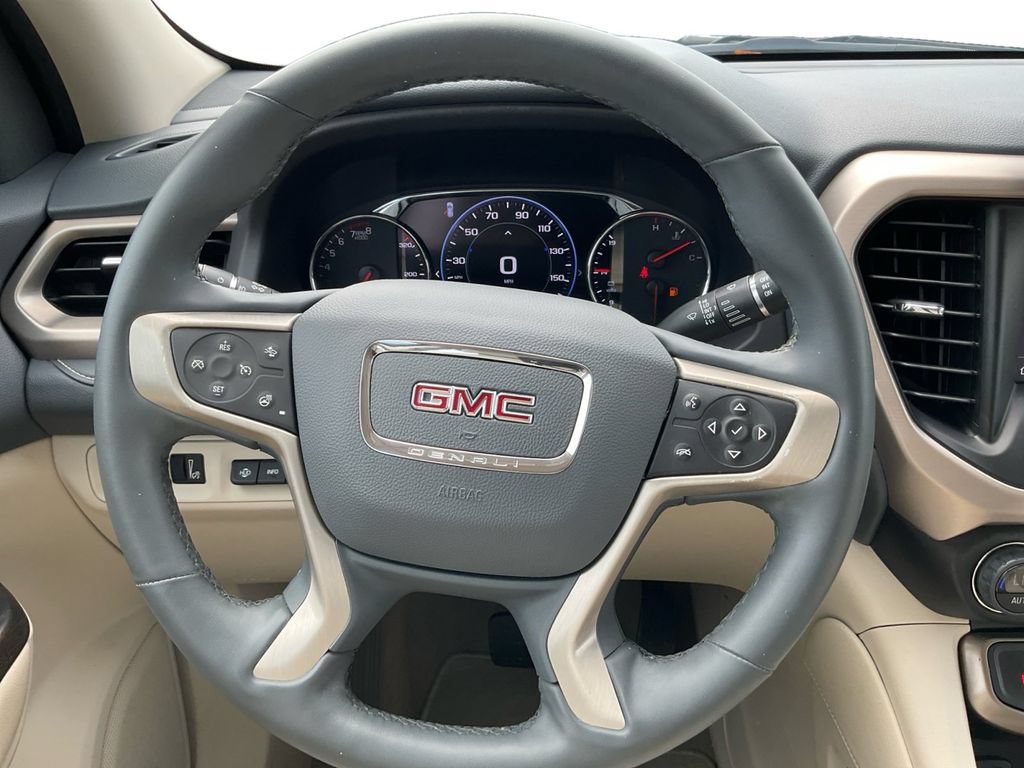 Used 2023 GMC Acadia Denali w/ Denali Ultimate Package FWD image 17