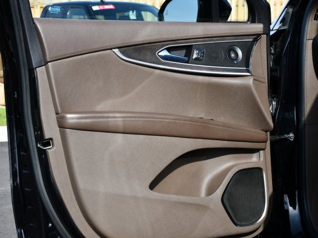 Used 2017 Lincoln MKX Reserve w/ Driver Assistance Package image 17